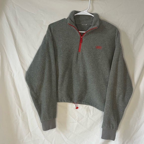 Levi's Tops - Levi’s trekker quarter zip Levis embroidery grey cropped synch waist size medium